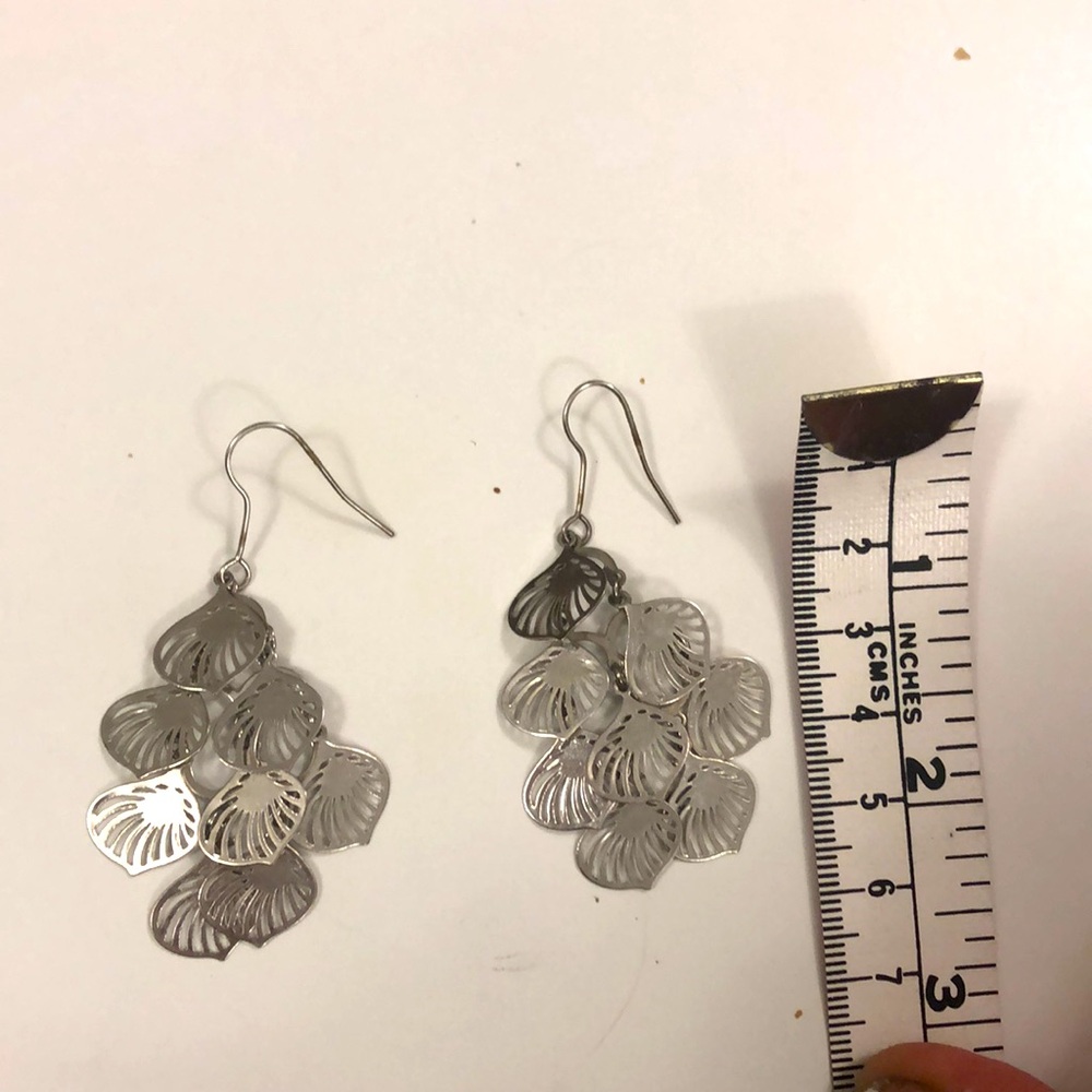 Silver Hanging Earrings Shell Design Excellent Condition - Picture 2 of 2